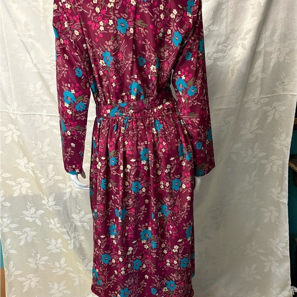 Leslie Fay Red Long Sleeve Wrap Dress with V-Neck and Pleated Skirt - Picture 7 of 11